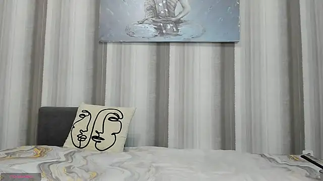 CurlyMaddie live