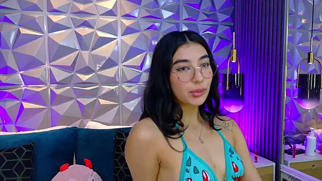 AdelineJhones live