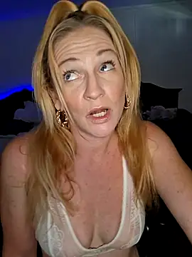 Goldenndoll live