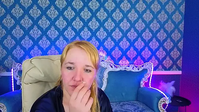 Kirra_Salute live