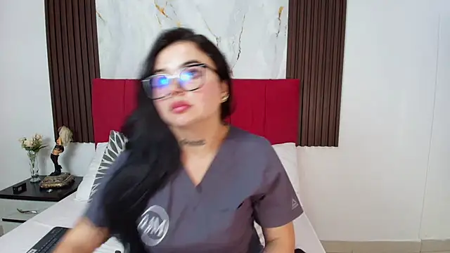 Mia__Bloom live
