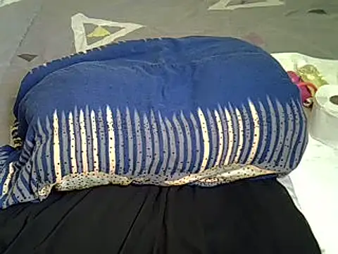 Pearl_petite live