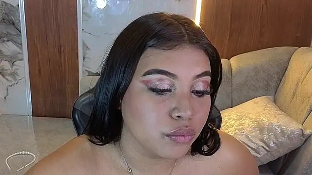 Bella_cross_v live