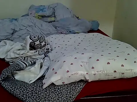 PetitePeachy live