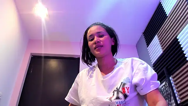 Scarleth-Foxx live