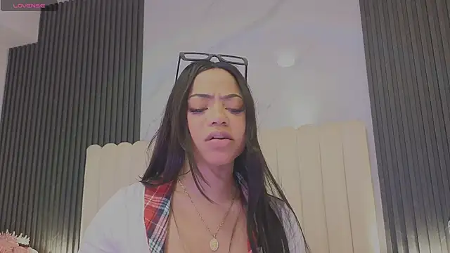 Madiee_Rhea live
