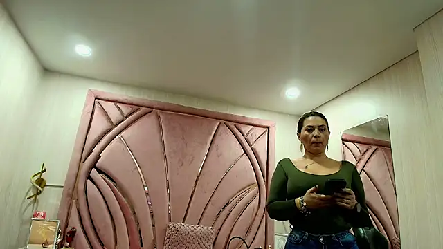pamelaQenn2 live