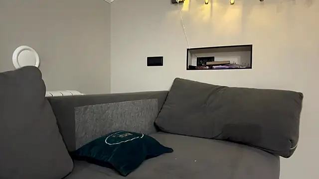 Kissme_Kira live