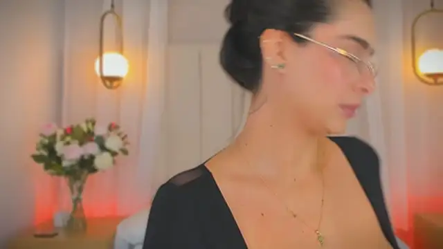 victoria_milaan live