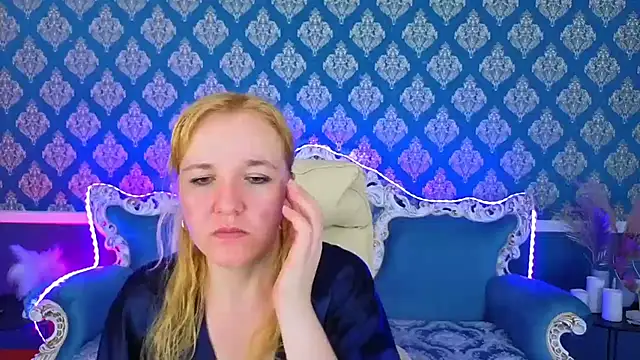 Kirra_Salute live
