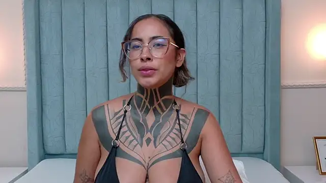 NicoleBlum live