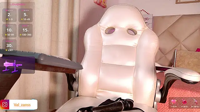 Petite_yisell live