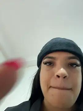 JuanitaMore01 live