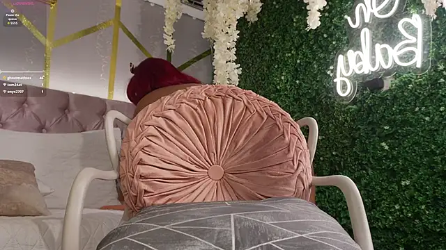 Aurora_Cruz live