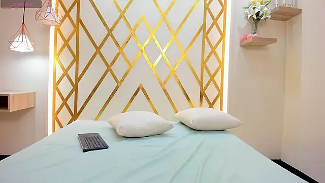 MiaSwan_ live