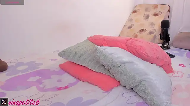 ninapetitew live