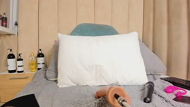 NhoanBrunette live