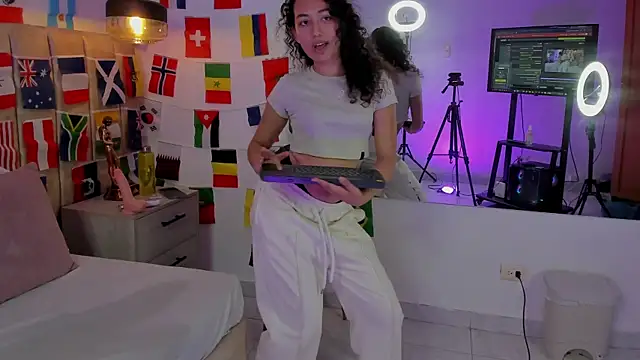Ailamoon live