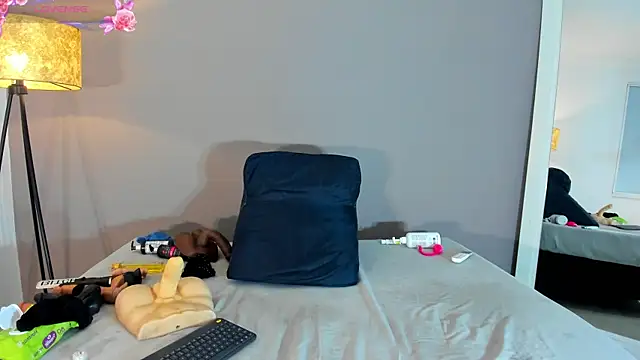 NAOMY_COOPER live