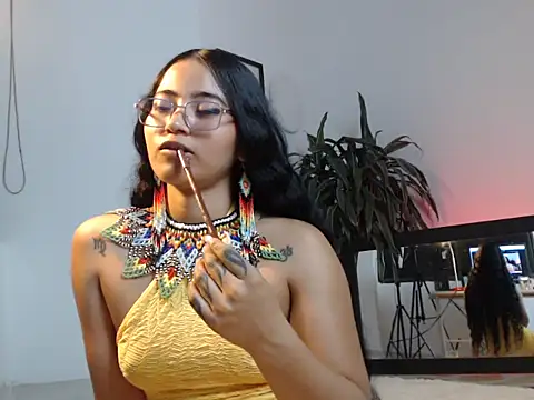 Agatha_curly live