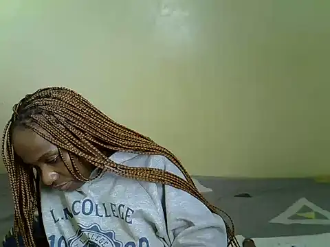 Pearl_petite live