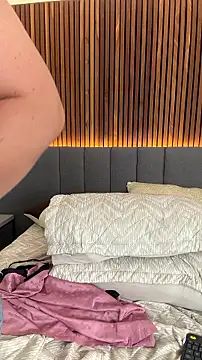 EmiilyAdams_ live