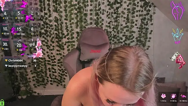 Jooyce_Howward live