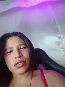 nailahxoxo live