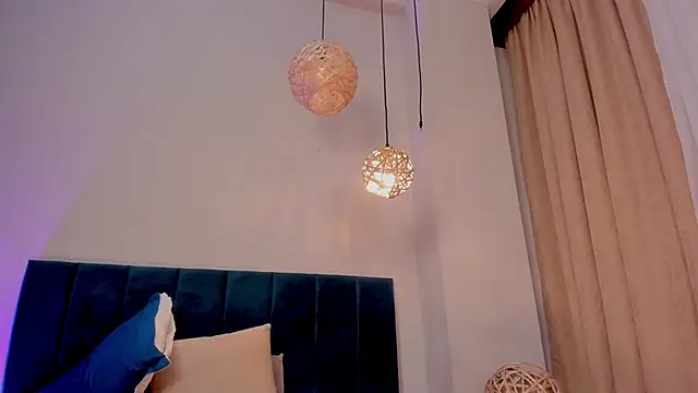 AnnaBroooks live
