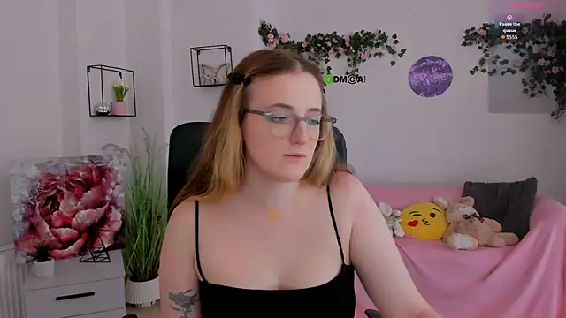liana_kisses live