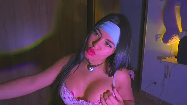Layla_Nicols live