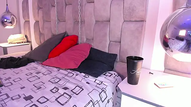 LucasThomson_ live