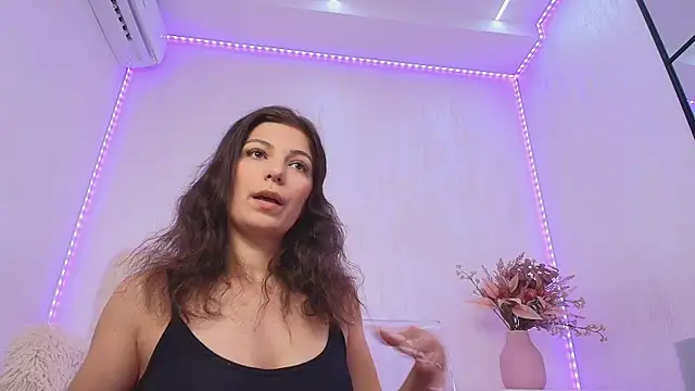 Anna_Lewis live