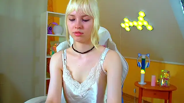 HannahHollis live
