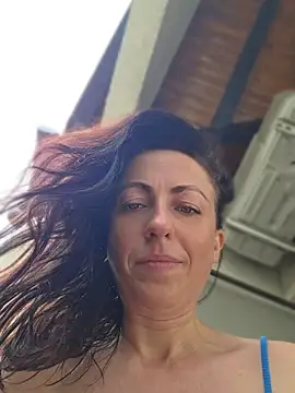 Risky_woman live