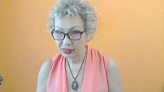 NessyJenixs live