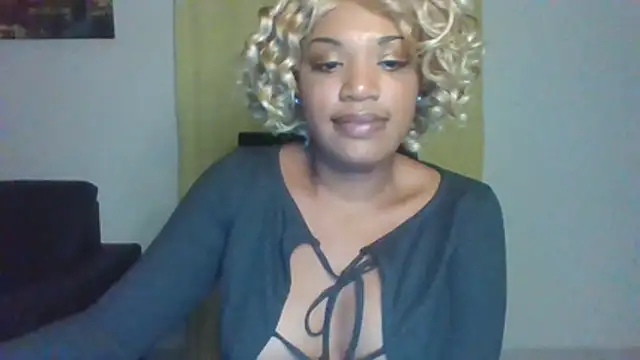 thekelliecapri live