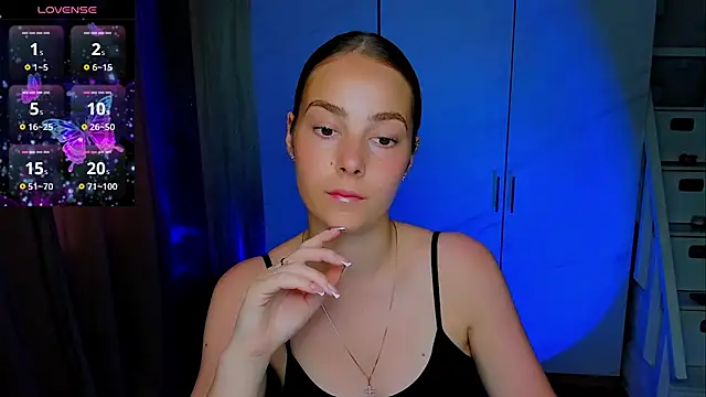 Maddy_Wood_ live