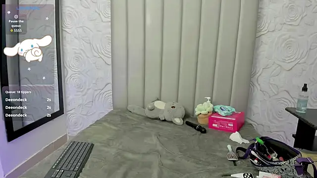 AlexaFoxy18 live