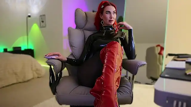 Lady_RedAlexa_RA live