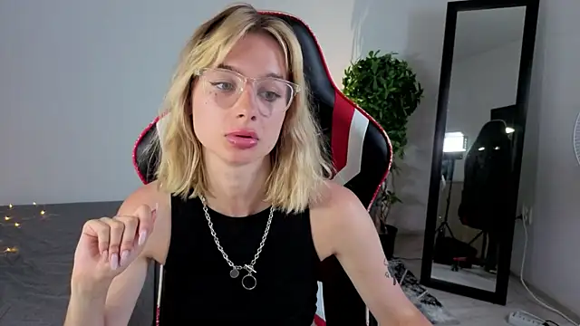 NoraMoreau live