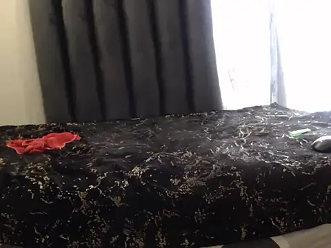 Zuri33 live