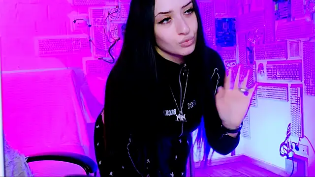 MonicaLowes live