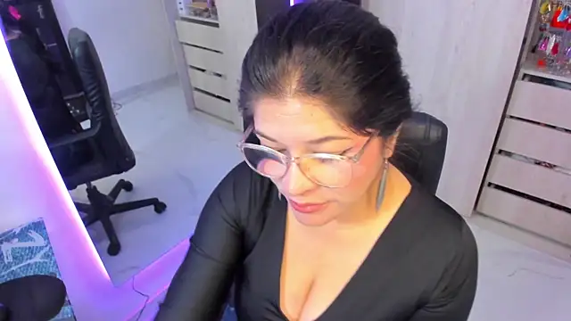 BellaFlaming live