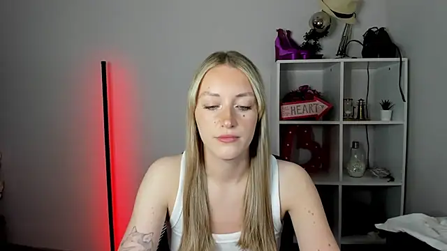 EvelynBlond live