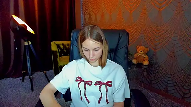 MilaAddams live