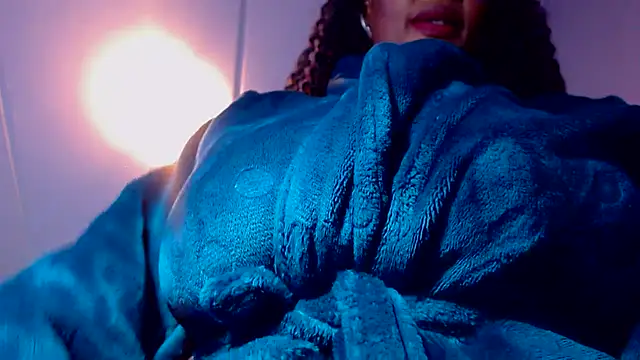 Silkytitss live