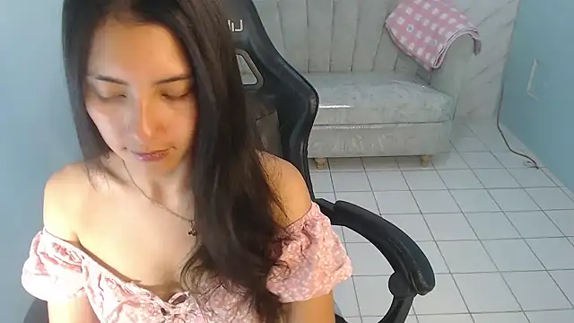 victoria_hernandez_t_ live