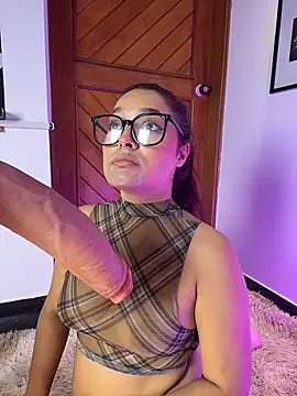Emily_Harpeer live