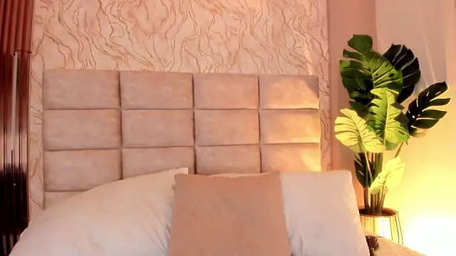 GinaSalanne live